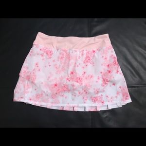 Lululemon Tennis yoga skirt. Size 6 long/tall